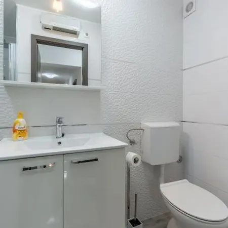 3m - One Bedroom Apartment Split