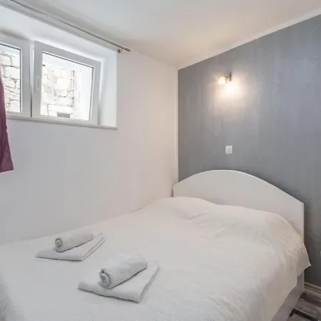 3m - One Bedroom Split