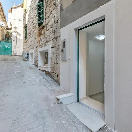 3m - One Bedroom *
